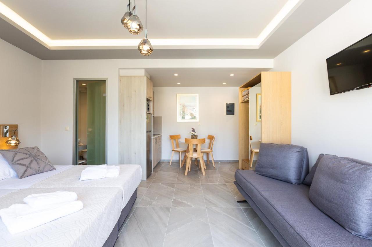 Akrogiali Apartments "By Checkin" Bali  Bagian luar foto